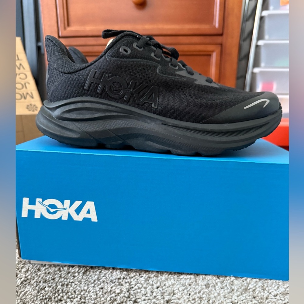New in Box Hoka One One Clifton 10 Black Running Shoes in 4.5MD/6Womens